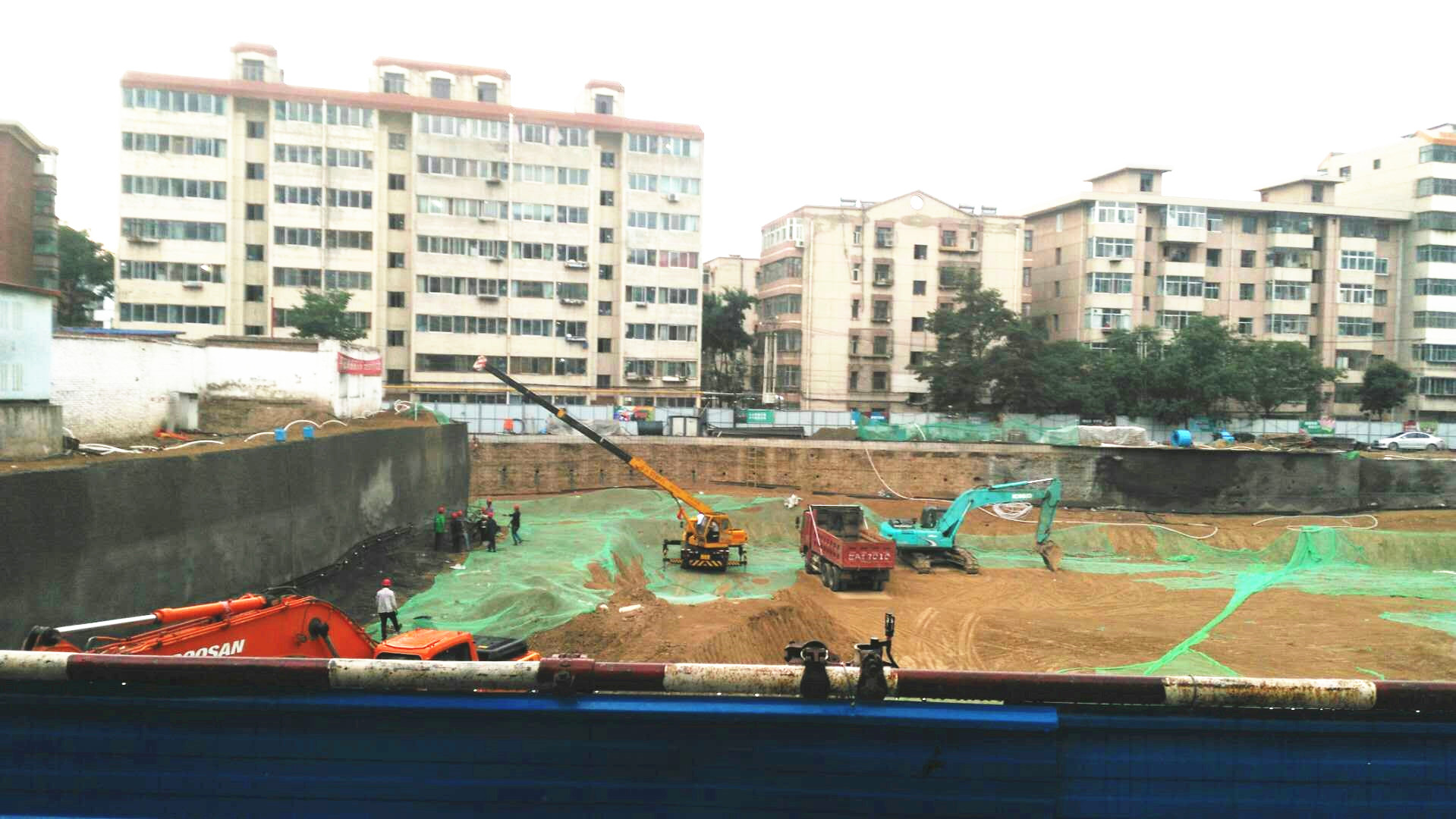 蘭州市安寧區(qū)十里店文化巷棚戶區(qū)改造項(xiàng)目基坑支護(hù)施工 1.jpg
